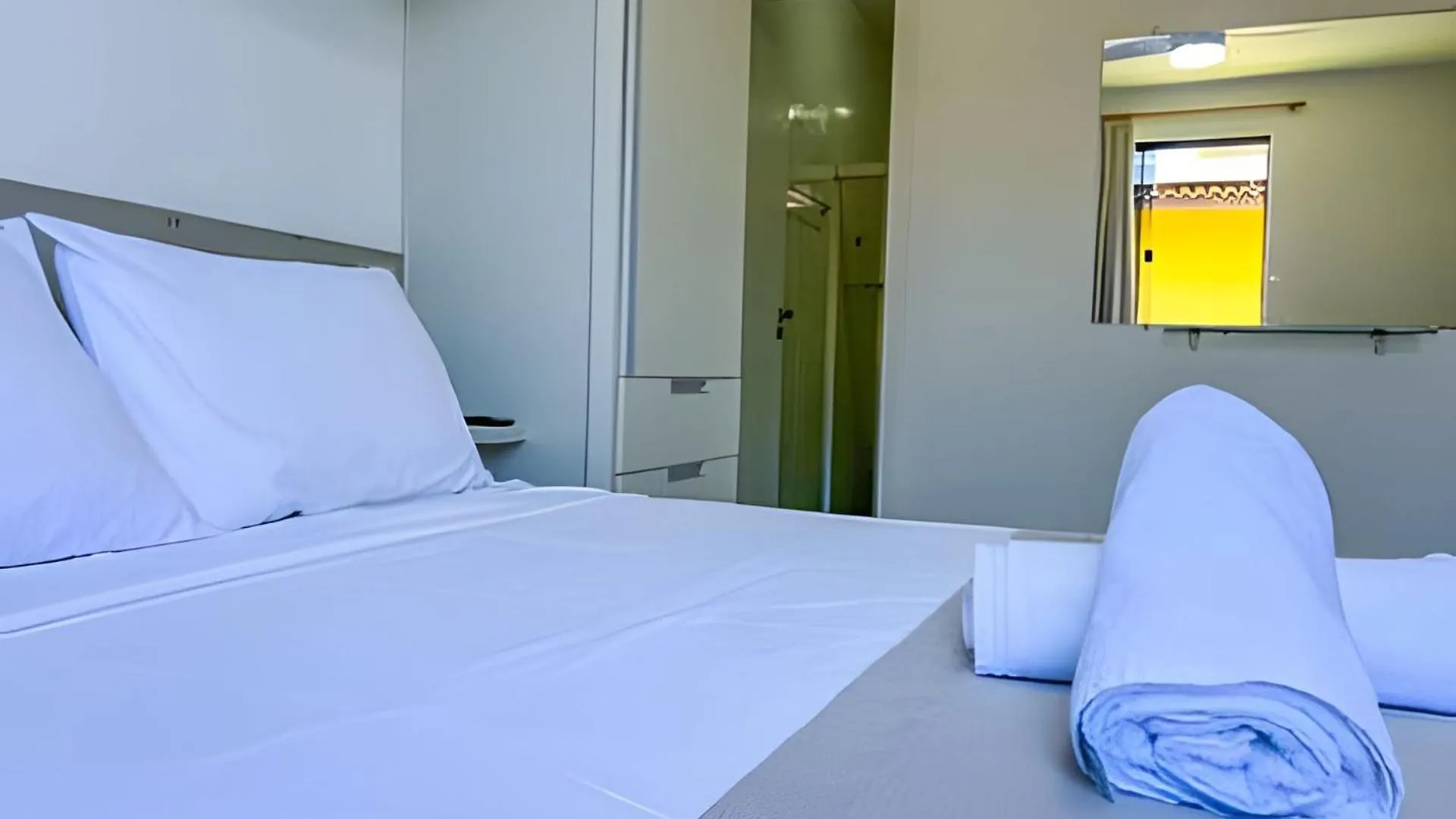 Em Frente A Praia; 2 Quartos; Wifi 300 Mbs; Ate 6 Pessoas; No 2 Pavimento; Estacionamento Gratuito 1 Carro Porto Seguro